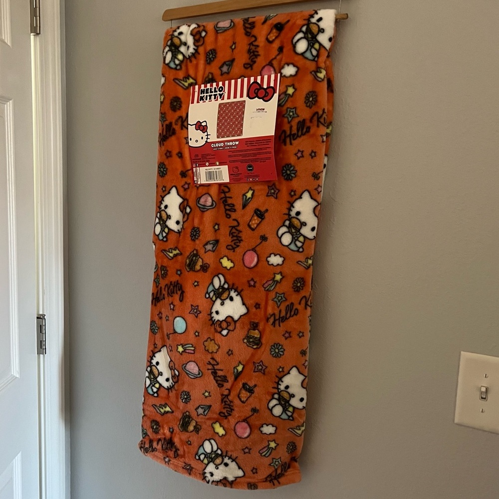 NWT Hello Kitty Orange Stars/Food Throw Blanket